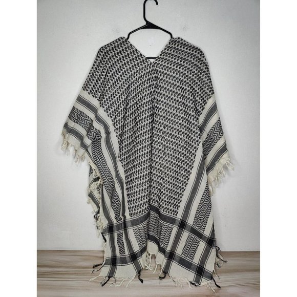Free People Bonfire Fringe Kimono Shawl Wrap Gray Neutral Colors One Siz… - Picture 4 of 9